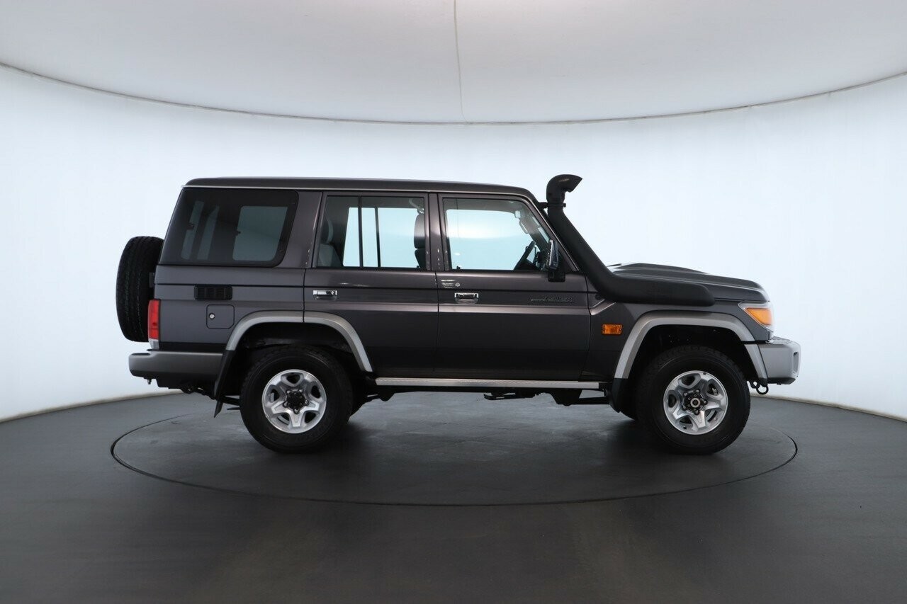 Toyota Landcruiser image 3