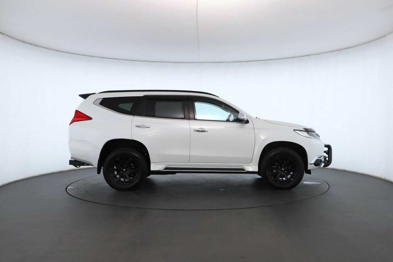 Mitsubishi Pajero Sport image 3