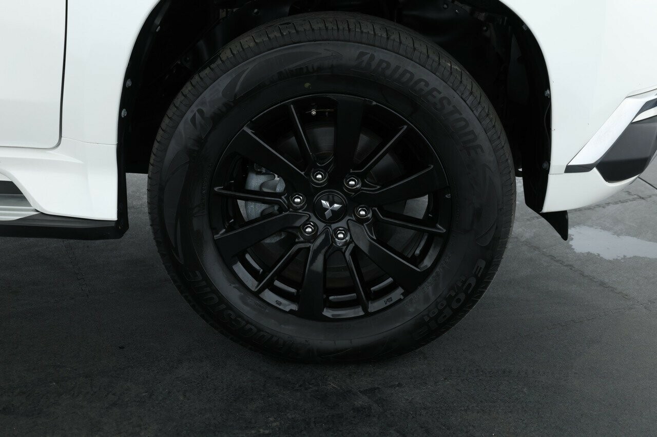 Mitsubishi Pajero Sport image 4