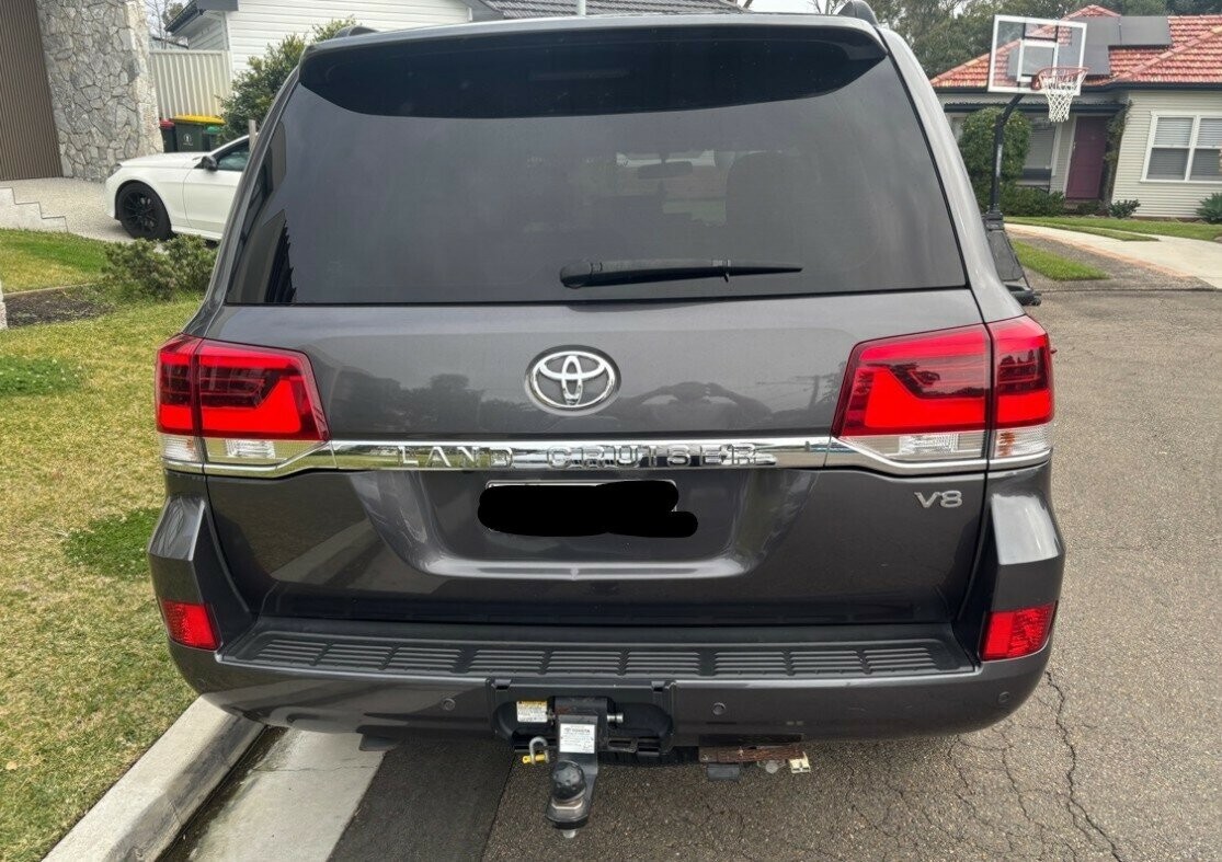 Toyota Landcruiser image 3