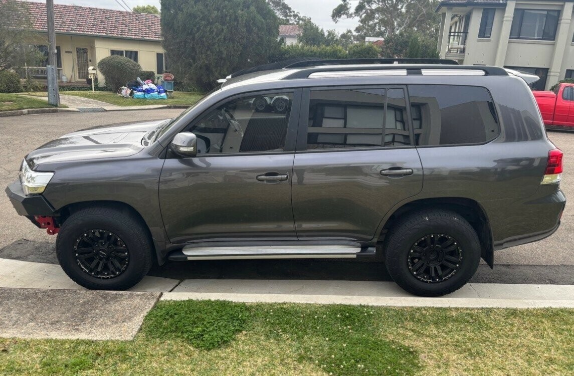 Toyota Landcruiser image 4