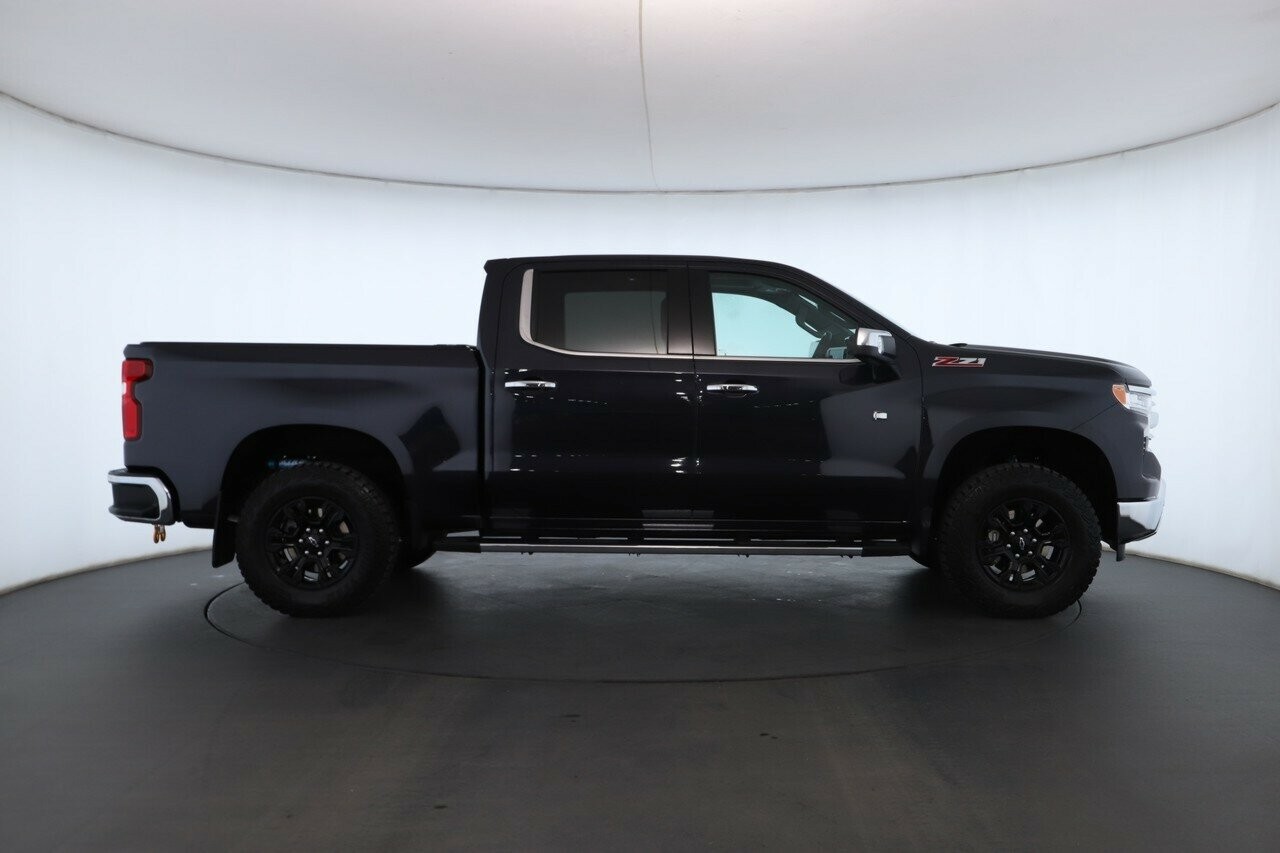 Chevrolet Silverado image 3