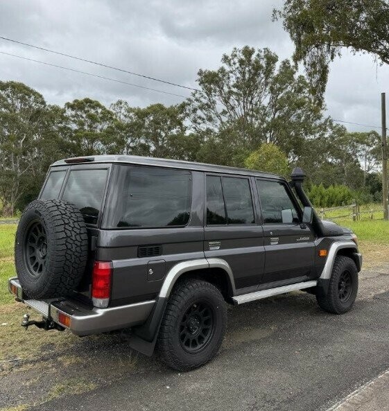 Toyota Landcruiser image 3