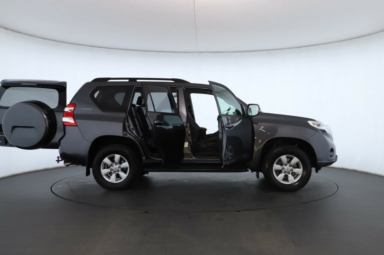 Toyota Landcruiser Prado image 2