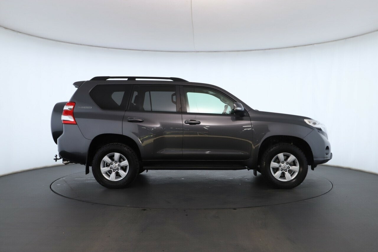 Toyota Landcruiser Prado image 3