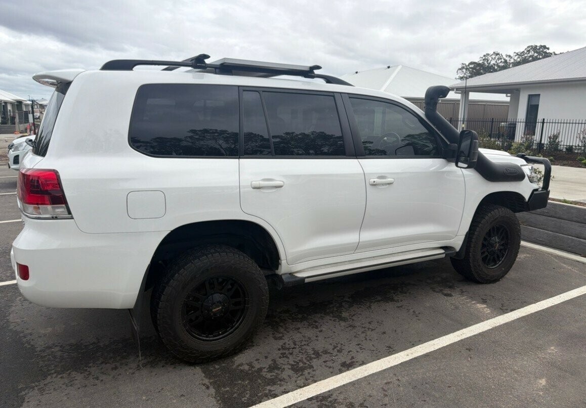 Toyota Landcruiser image 2