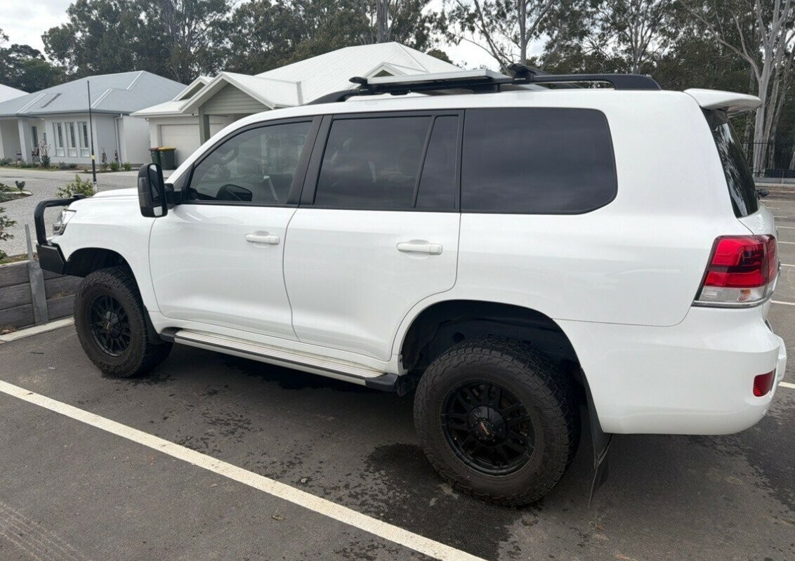 Toyota Landcruiser image 4