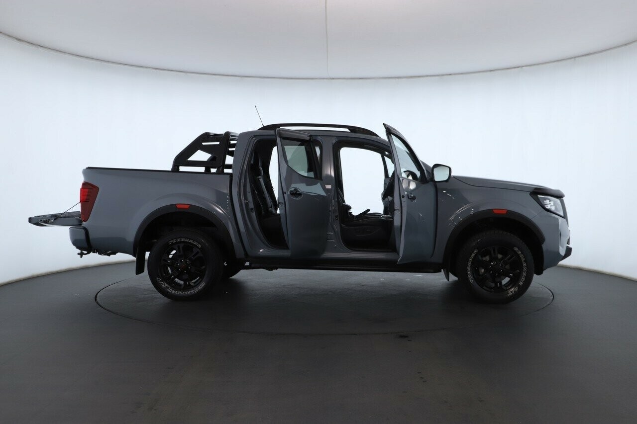 Nissan Navara image 2