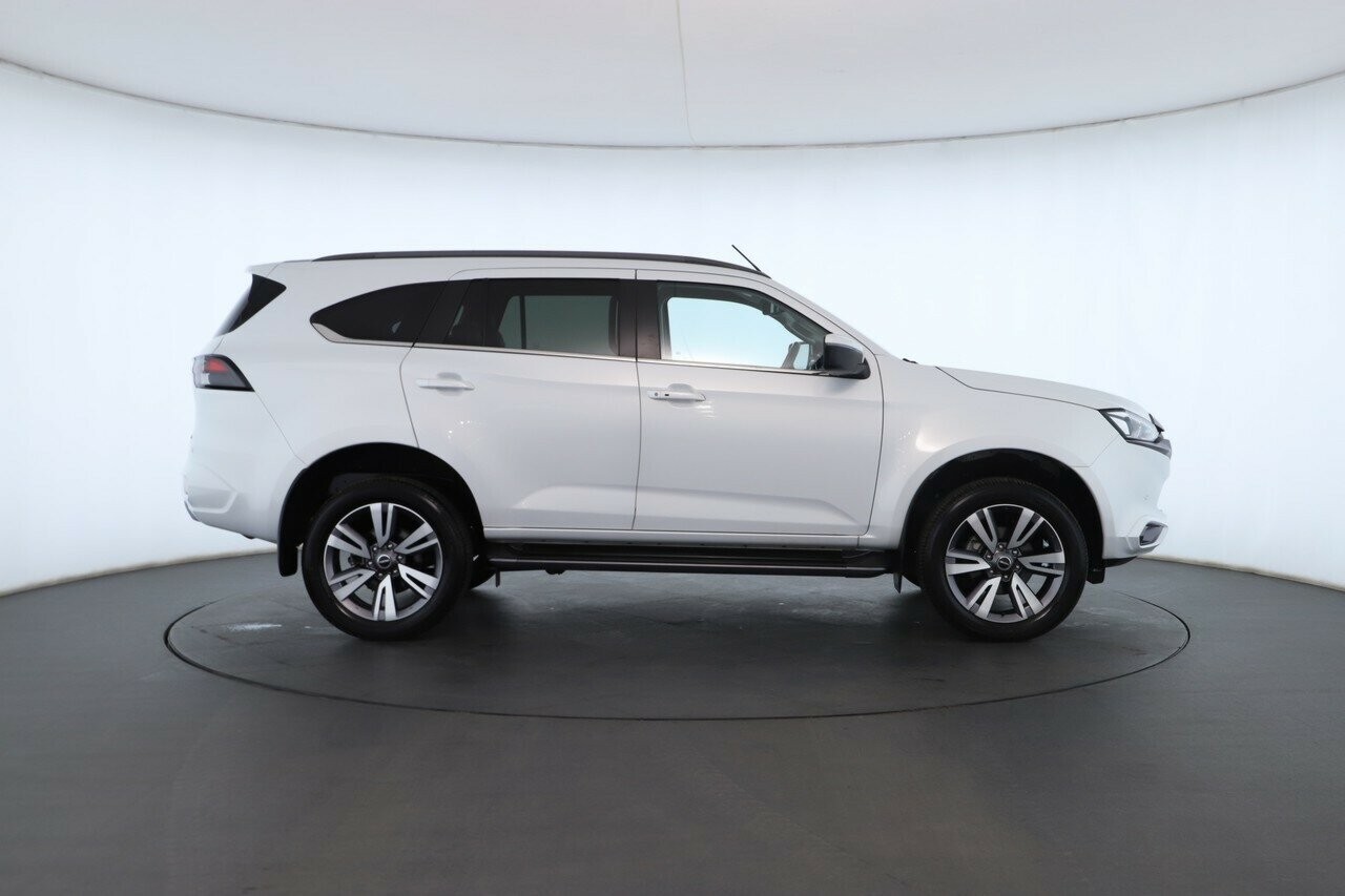 Isuzu Mu-x image 3