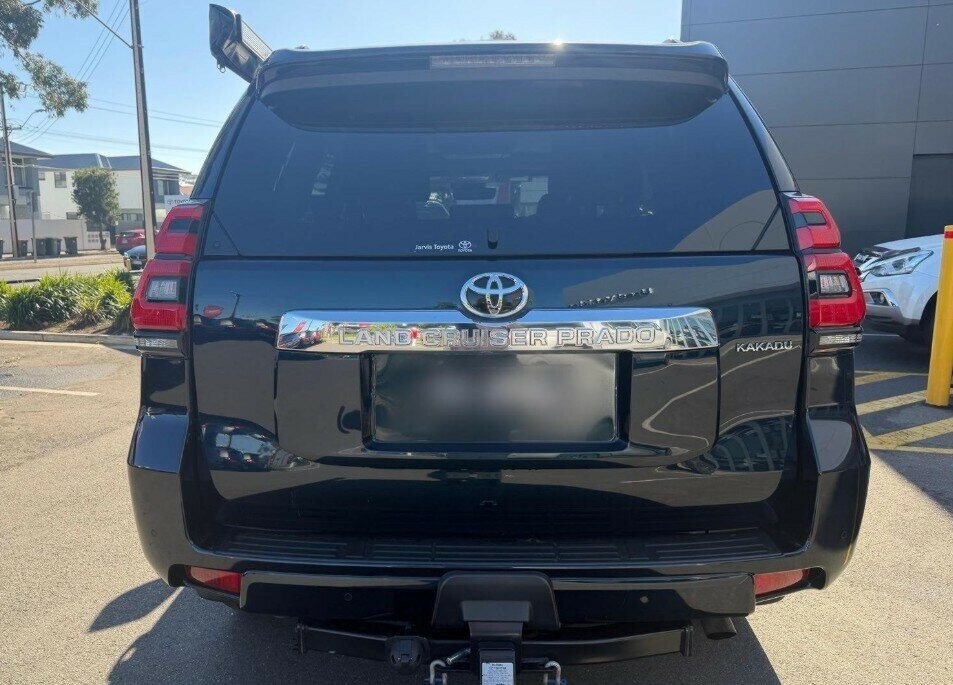 Toyota Landcruiser Prado image 3