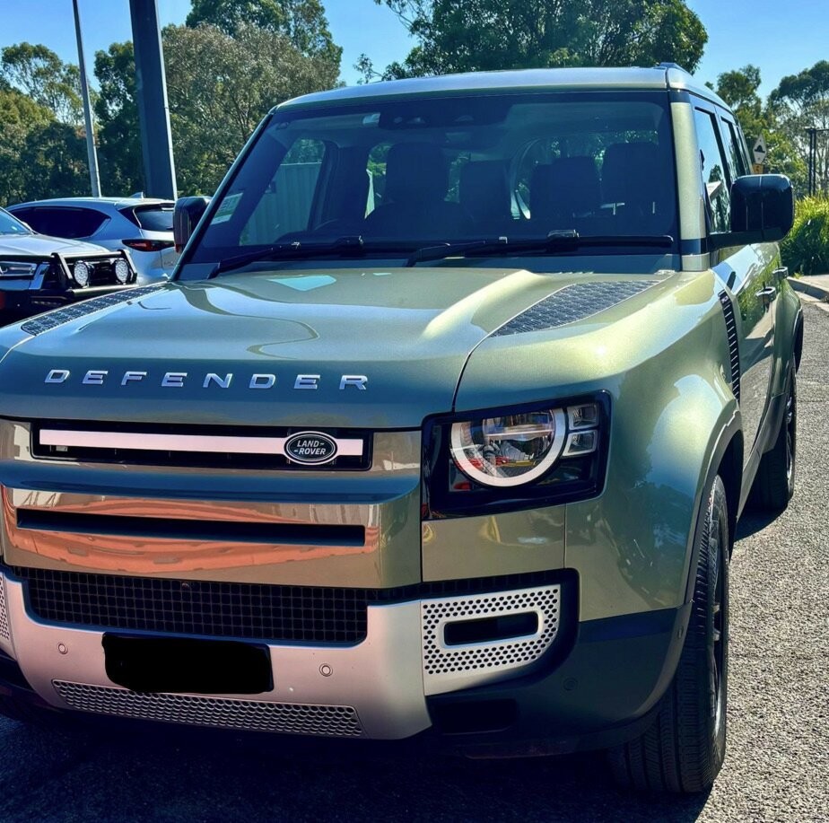 Land Rover Defender image 2