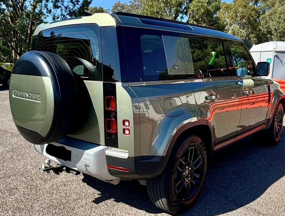 Land Rover Defender image 3