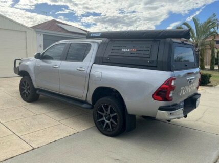 Toyota Hilux image 2