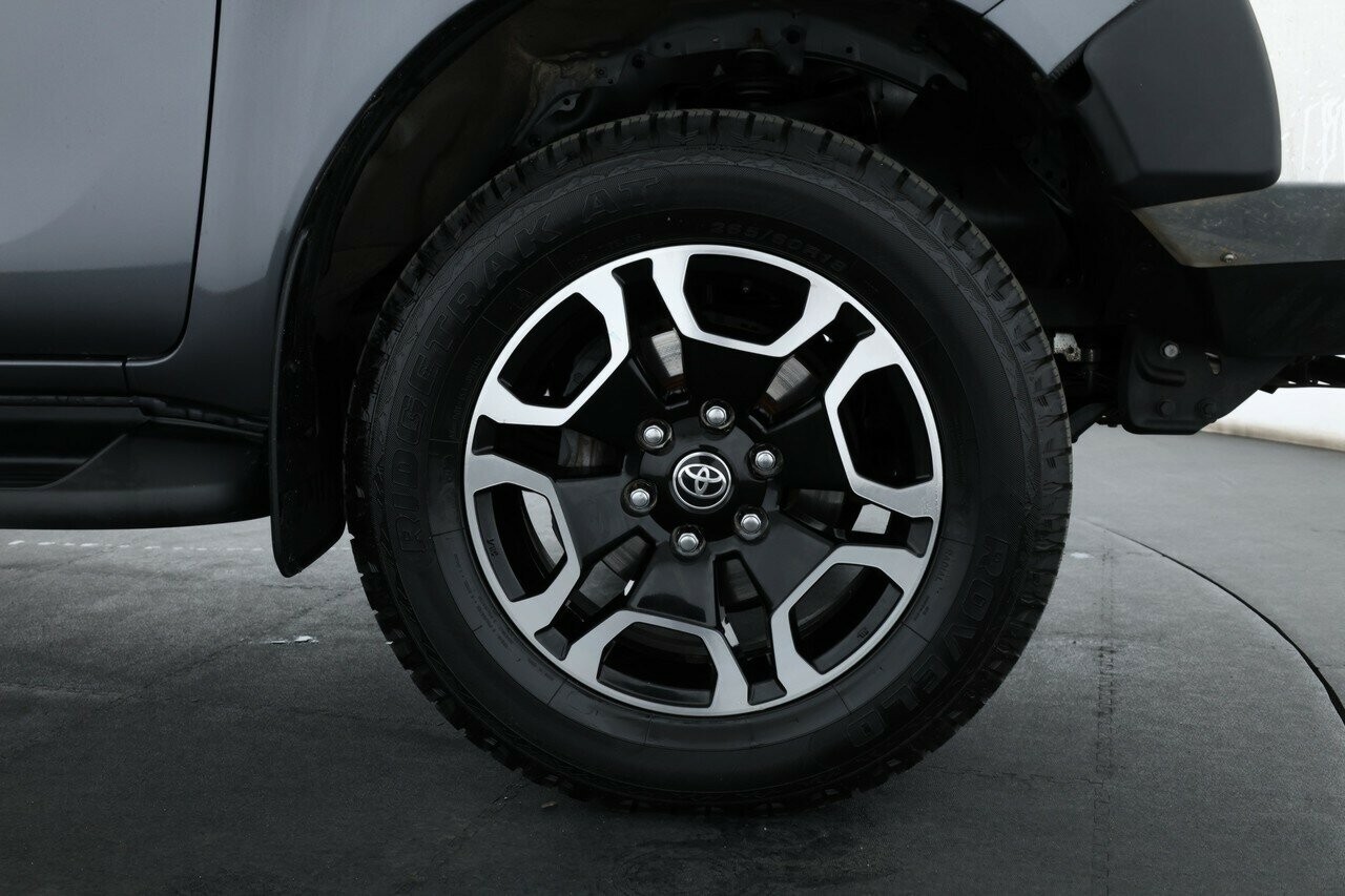 Toyota Hilux image 4
