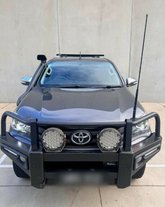 Toyota Hilux image 2