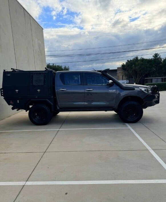 Toyota Hilux image 4