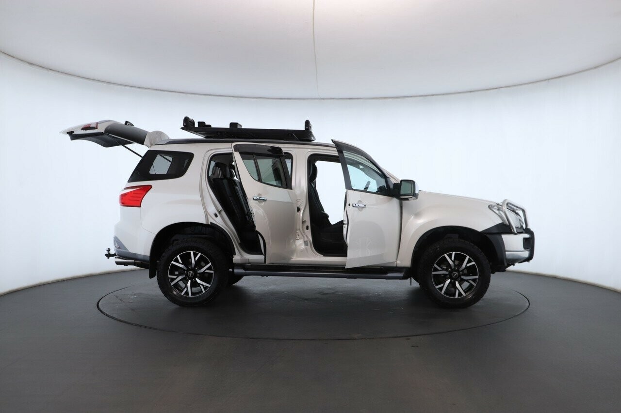 Isuzu Mu-x image 2