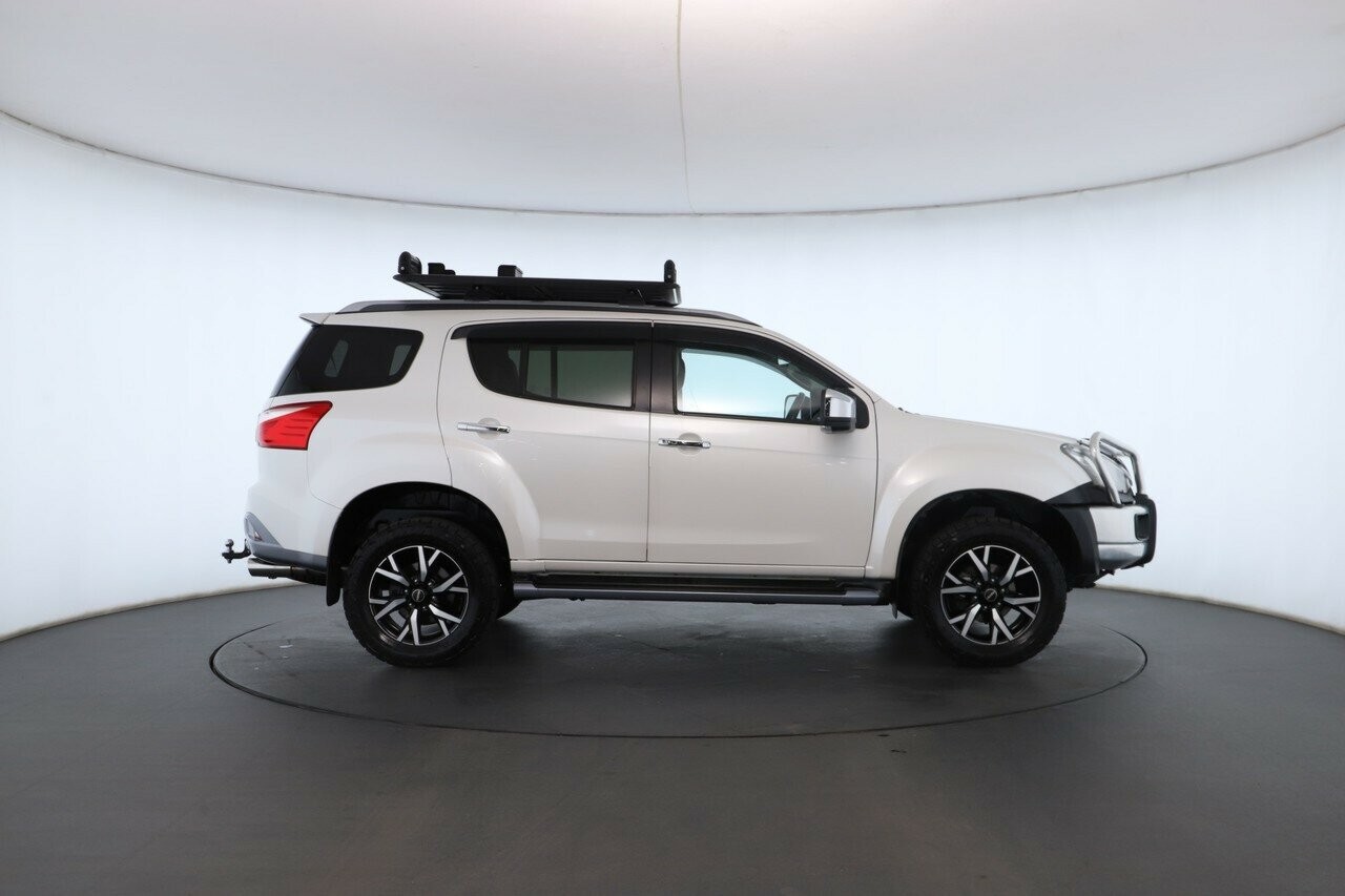Isuzu Mu-x image 3