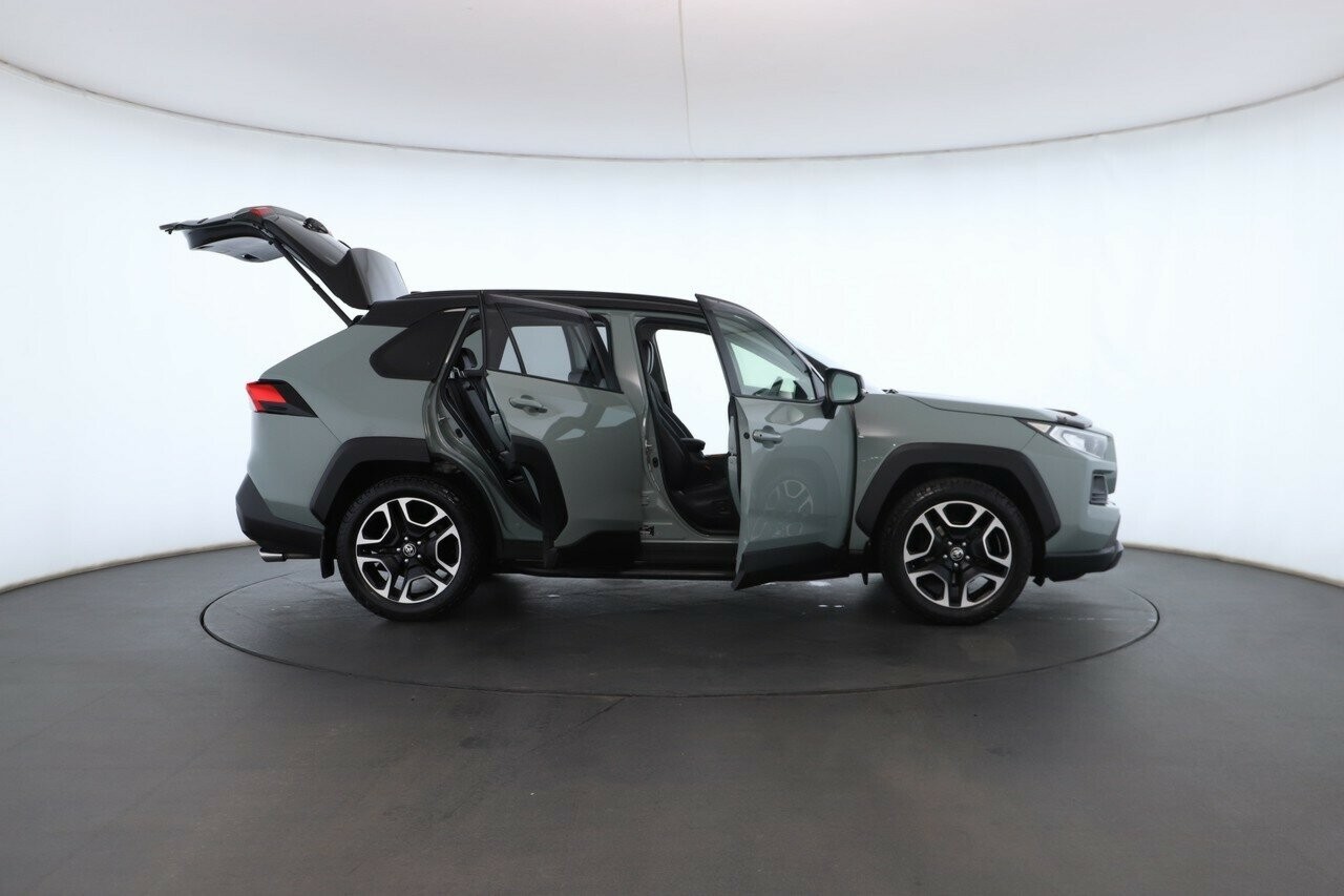 Toyota Rav4 image 2