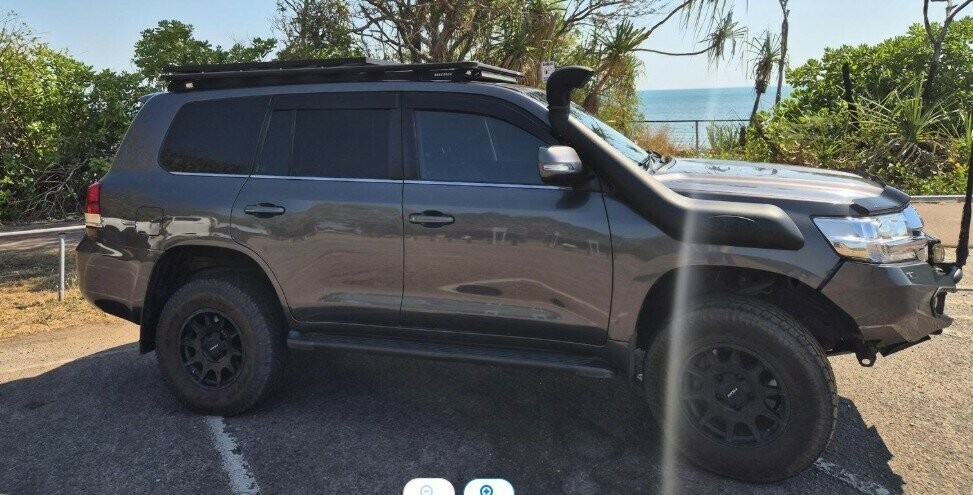 Toyota Landcruiser image 2