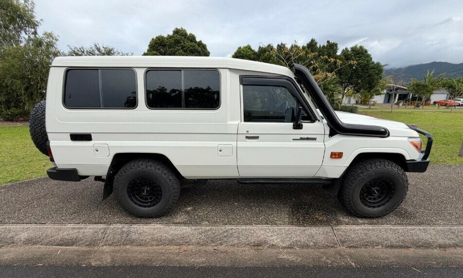 Toyota Landcruiser image 3