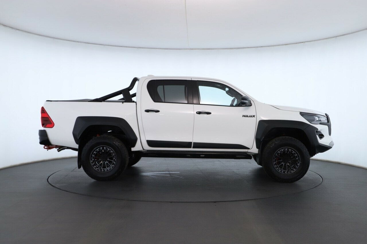 Toyota Hilux image 3