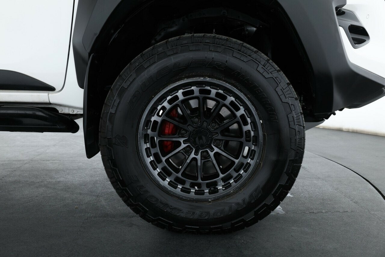 Toyota Hilux image 4