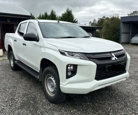 Mitsubishi Triton image 1