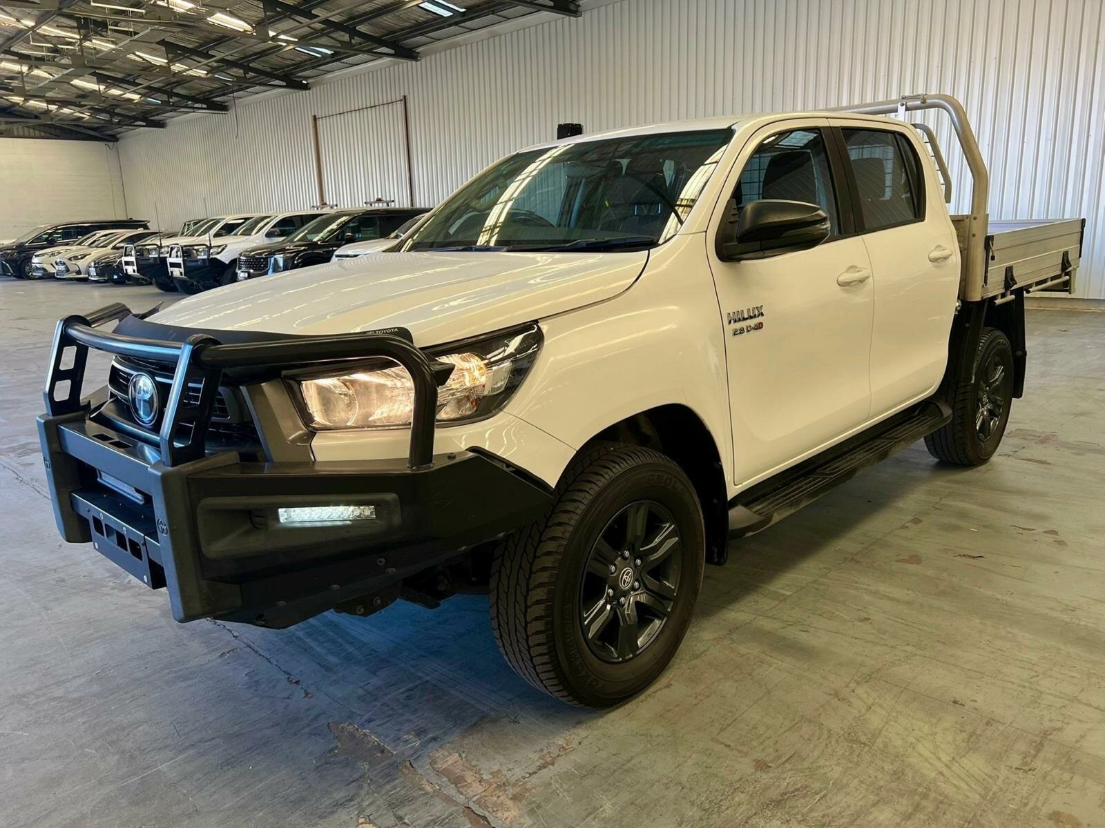 Toyota Hilux image 2