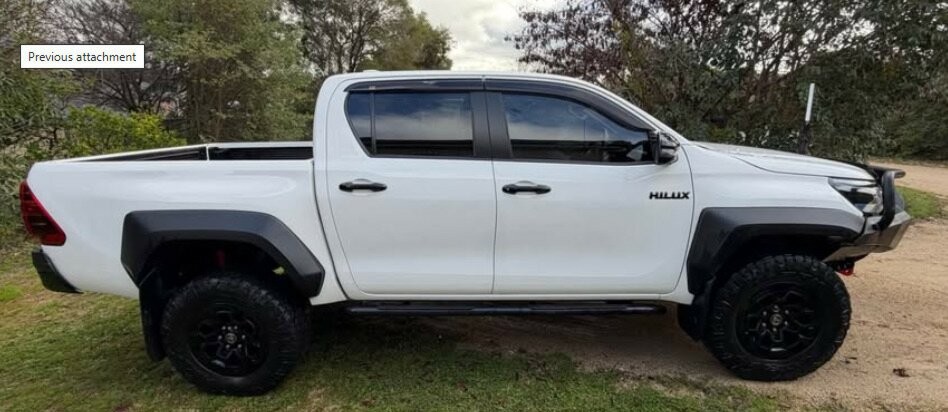 Toyota Hilux image 3