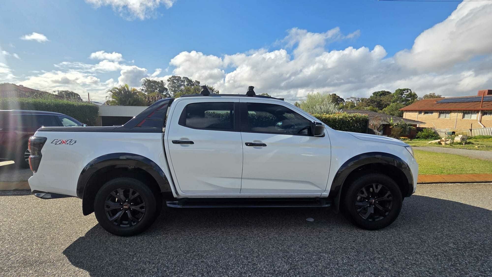 Isuzu D-max image 1