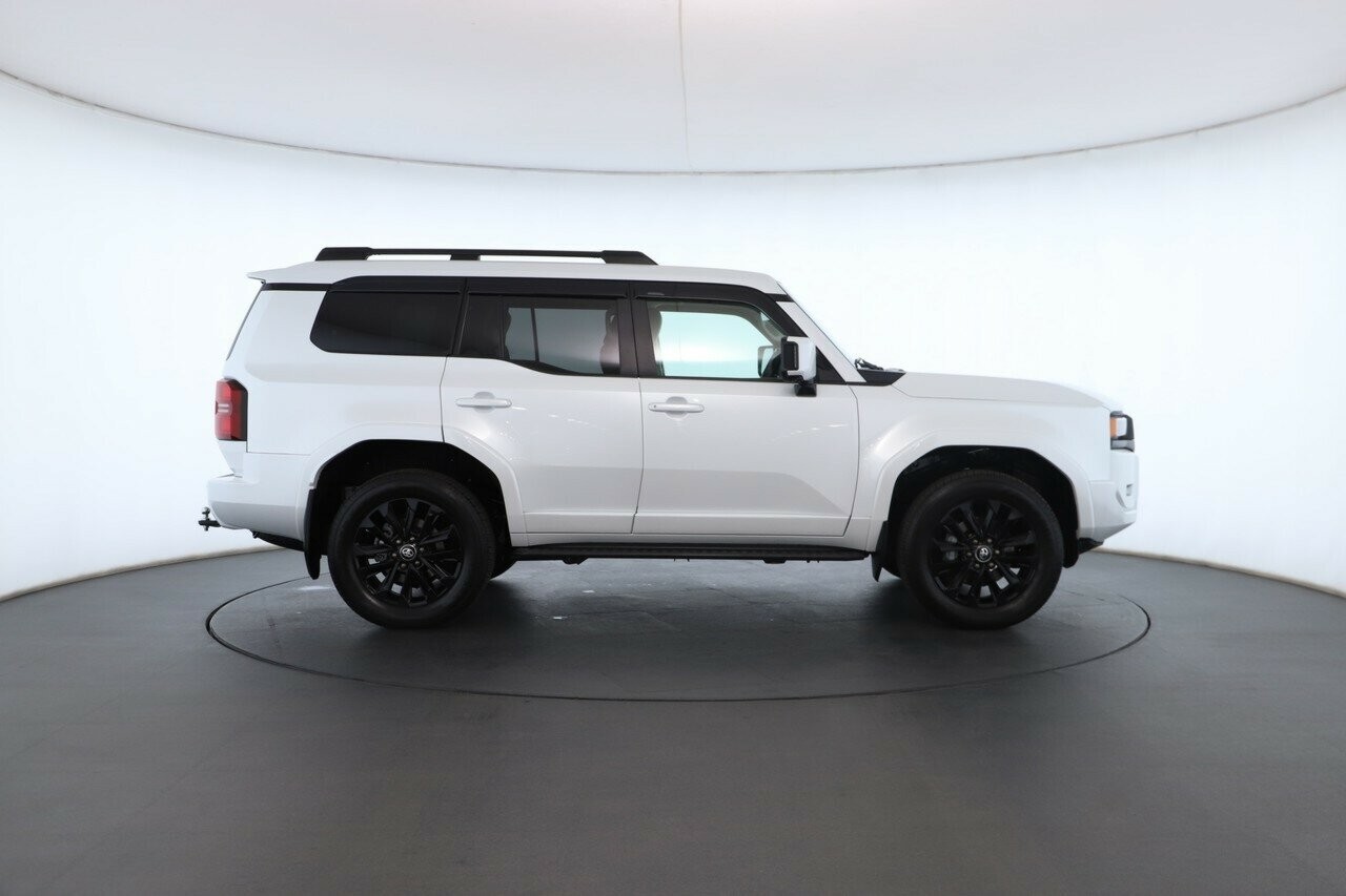 Toyota Landcruiser Prado image 3