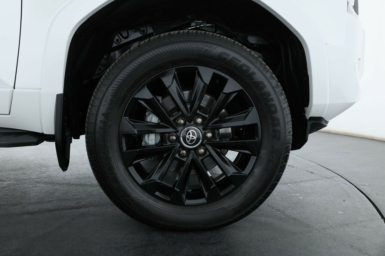 Toyota Landcruiser Prado image 4