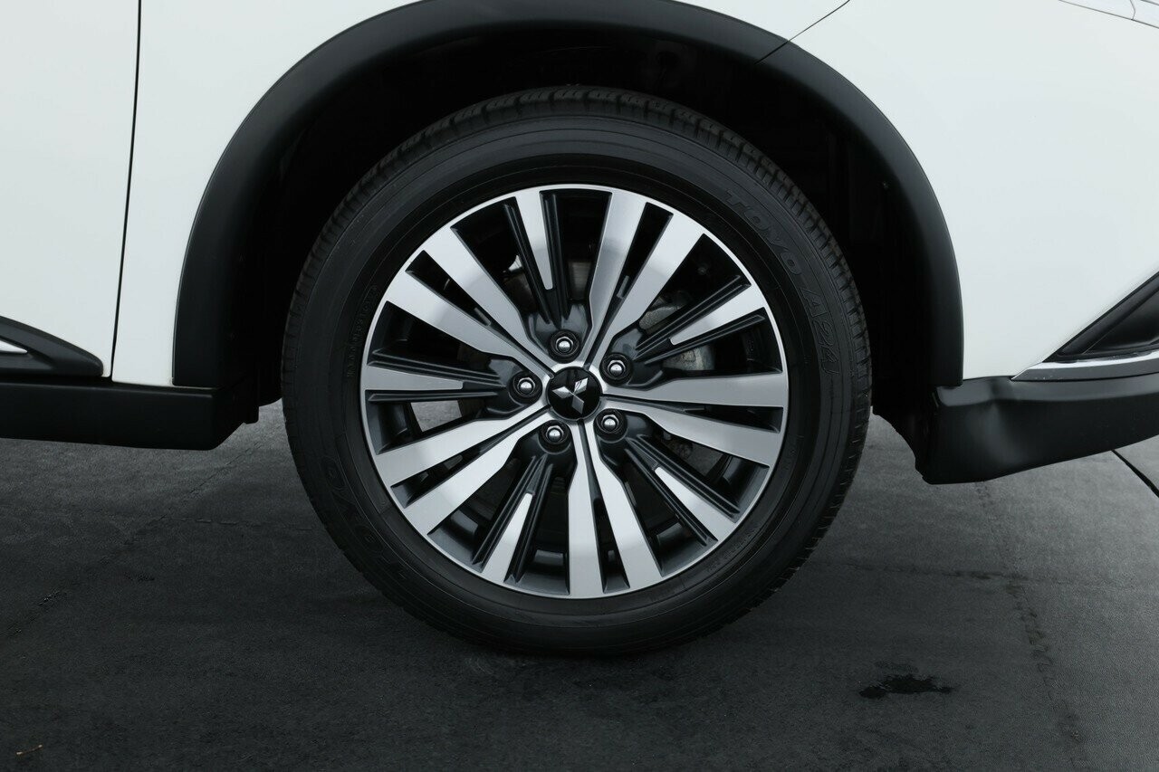 Mitsubishi Outlander image 4