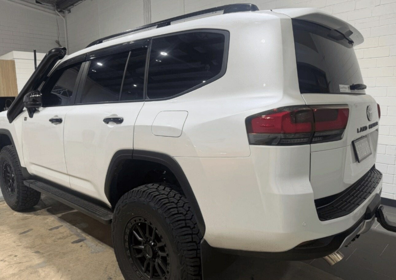 Toyota Landcruiser image 2