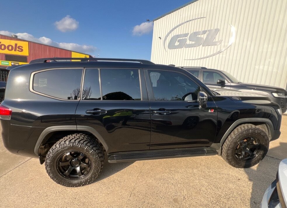 Toyota Landcruiser image 2