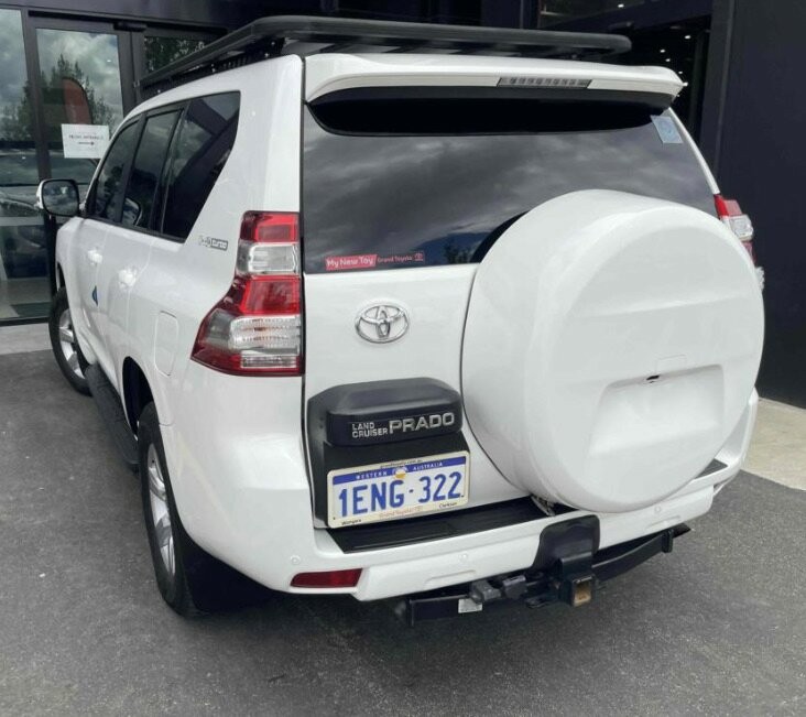 Toyota Landcruiser Prado image 4
