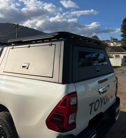 Toyota Hilux image 4