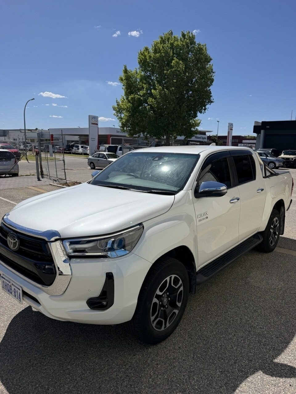 Toyota Hilux image 2