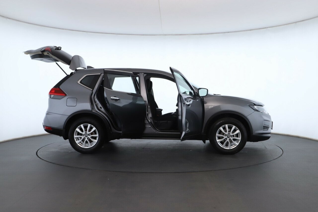 Nissan X-trail image 2