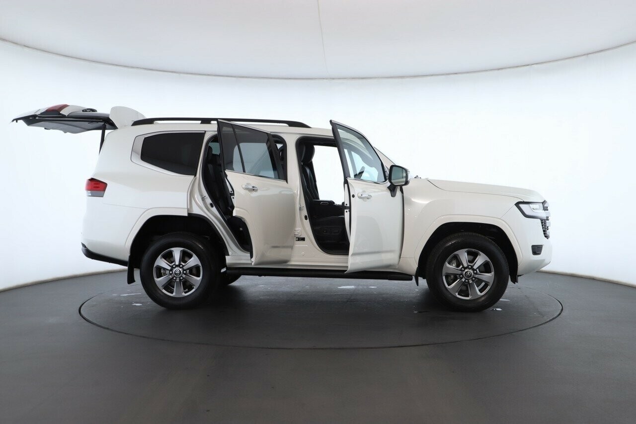 Toyota Landcruiser image 2