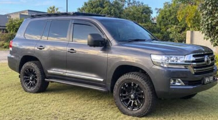 Toyota Landcruiser image 2