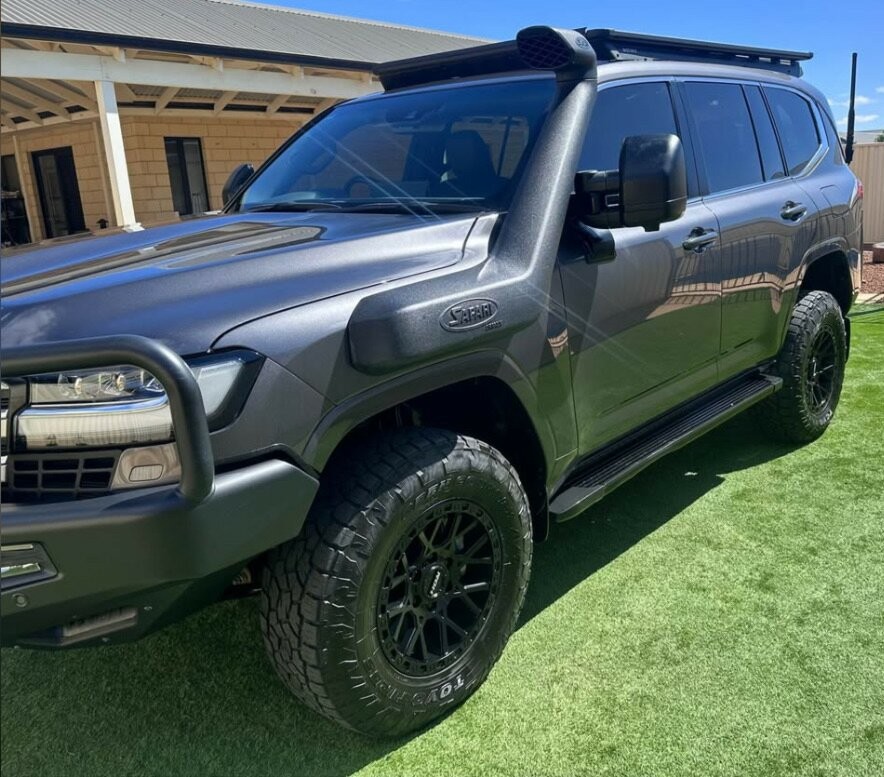 Toyota Landcruiser image 2