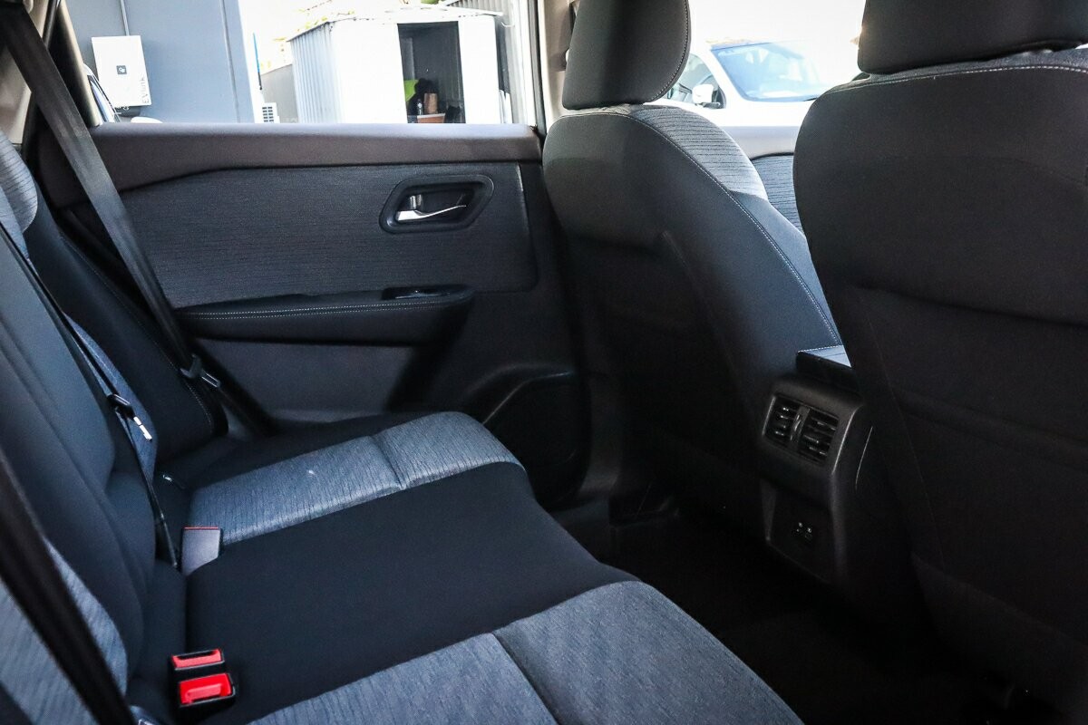 Nissan X-trail image 2