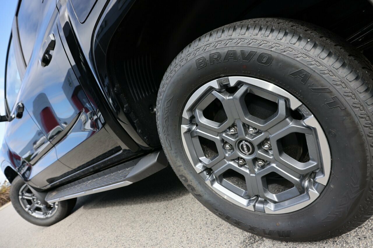Nissan Navara image 1