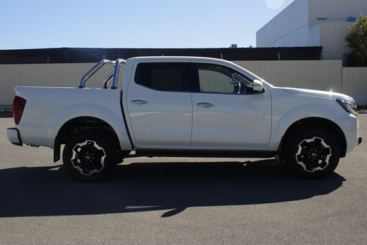 Nissan Navara image 2