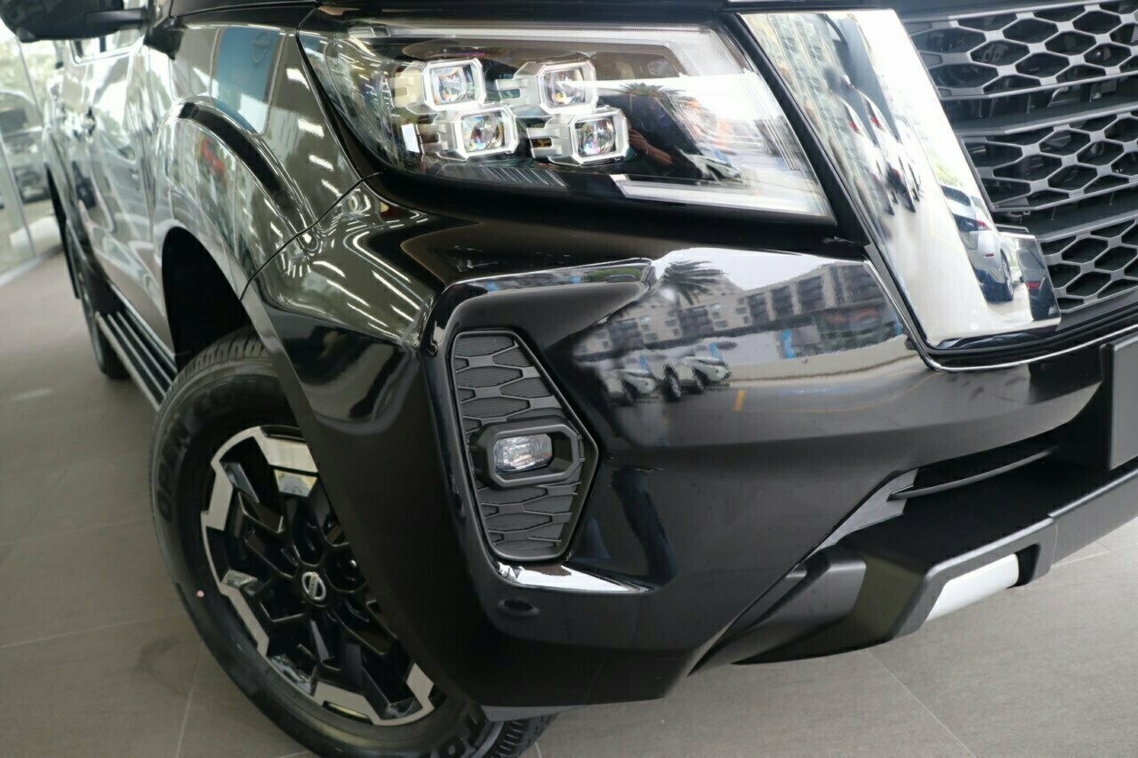 Nissan Navara image 2