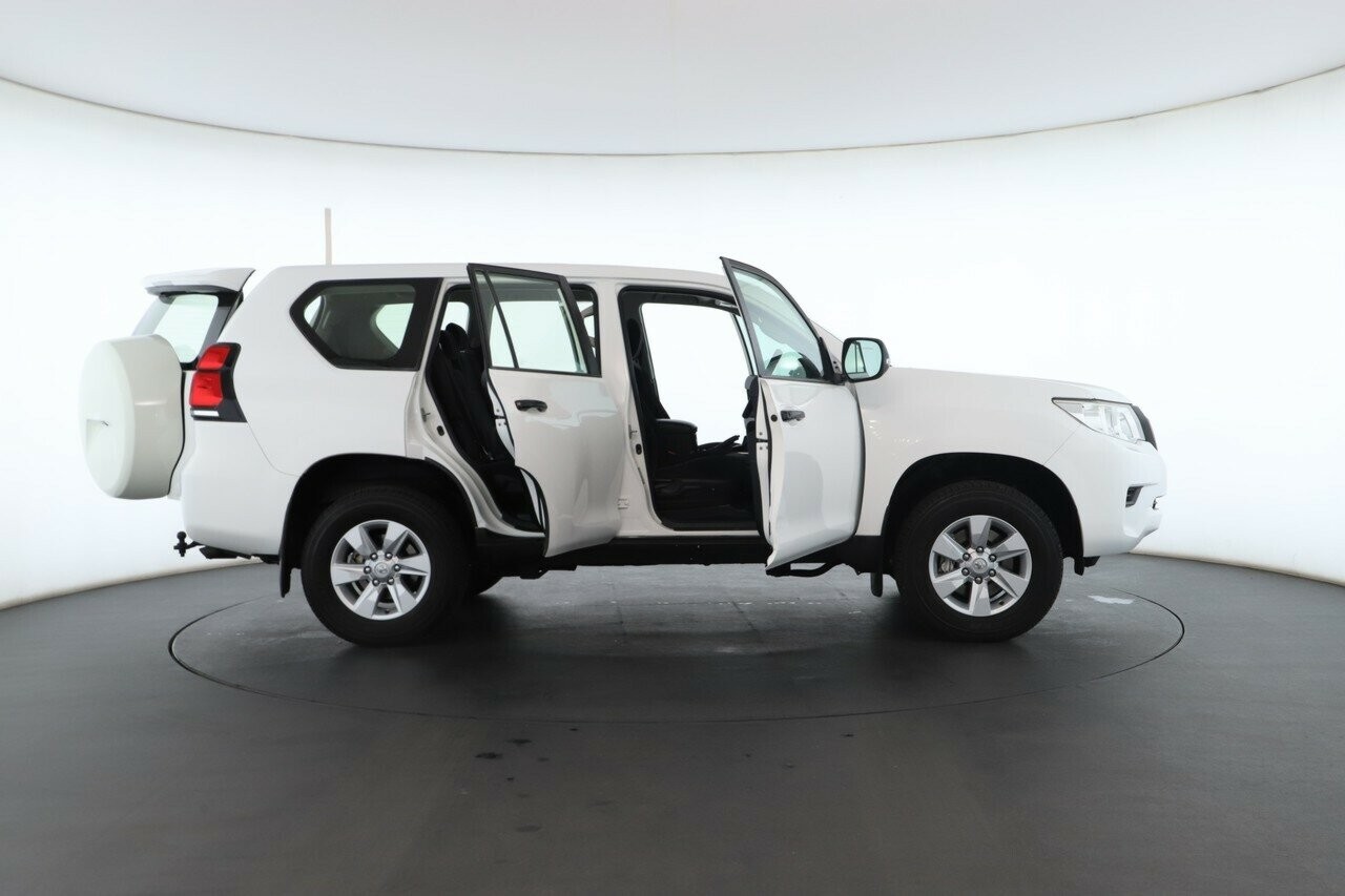 Toyota Landcruiser Prado image 2
