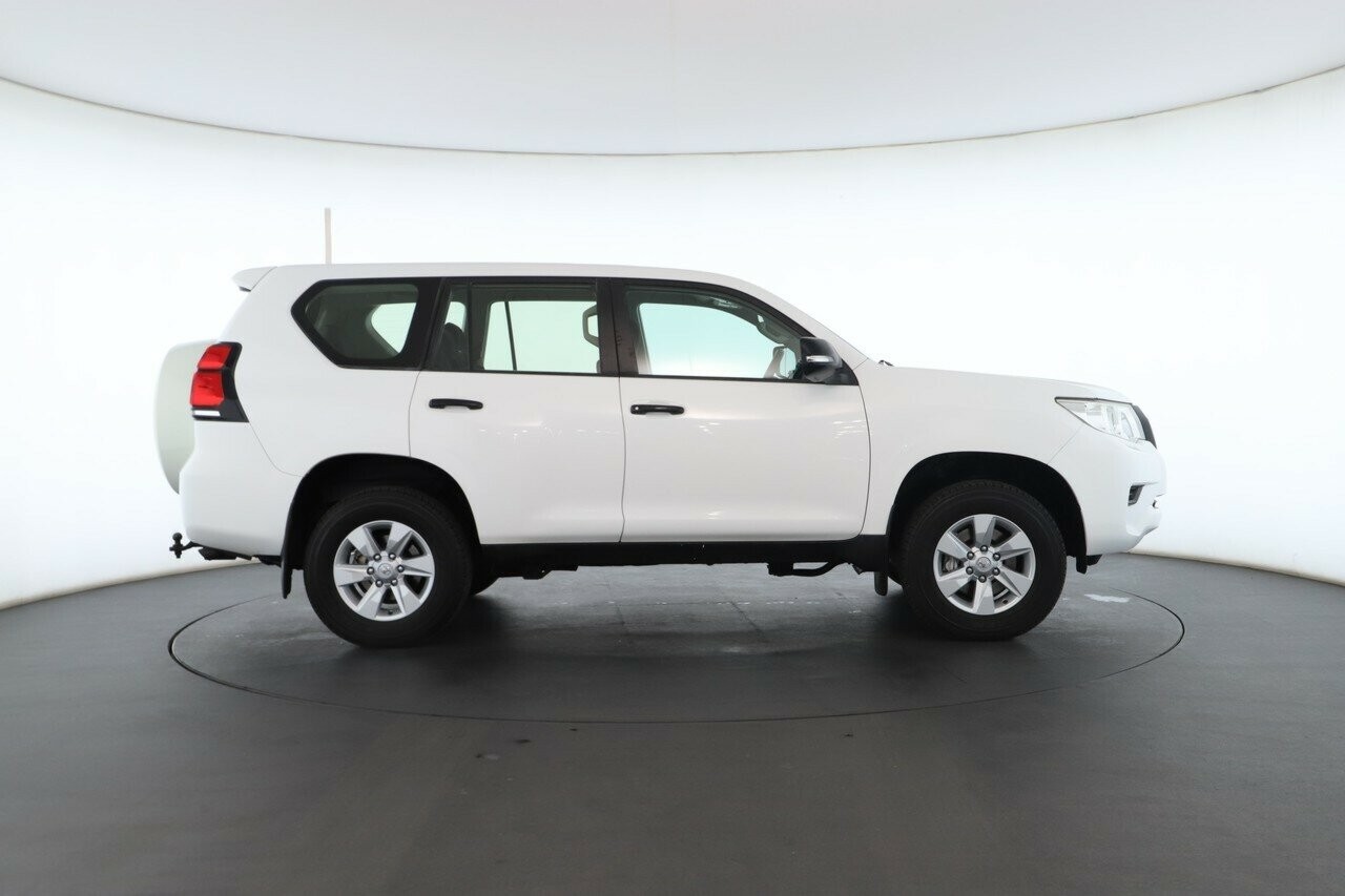 Toyota Landcruiser Prado image 3
