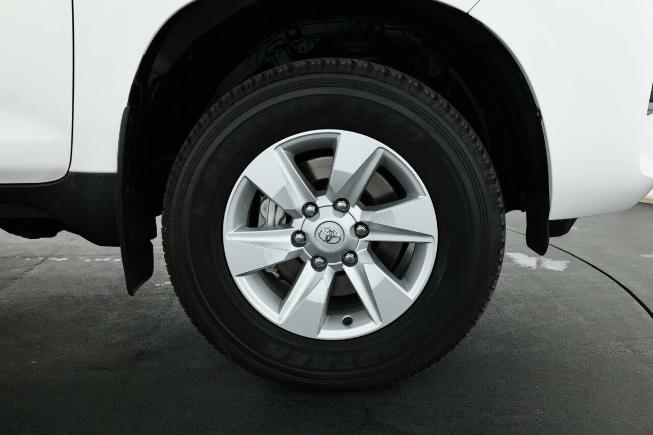 Toyota Landcruiser Prado image 4